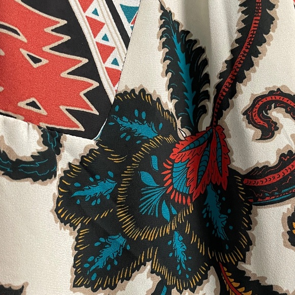 Fig and Flower Vibrant Geometric Floral Blouse - Picture 7 of 8